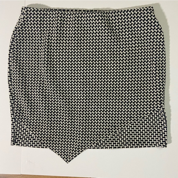 Black and white shirt skirt size LG - Picture 1 of 5
